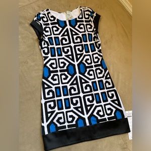 Cache Dress geometric print, white, black and blue colors.